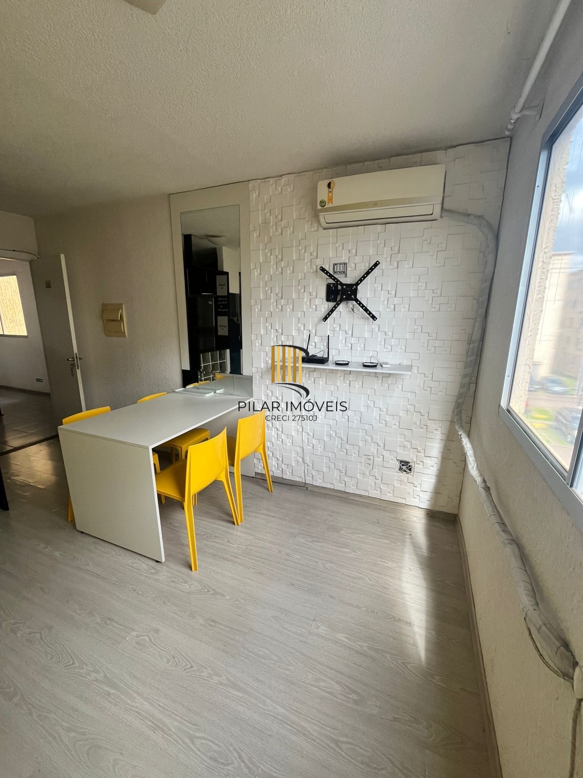 Apto 2 Dormitórios, Sala, Cozinha, Banheiro, semimob, 01 vaga garagem-rotativa