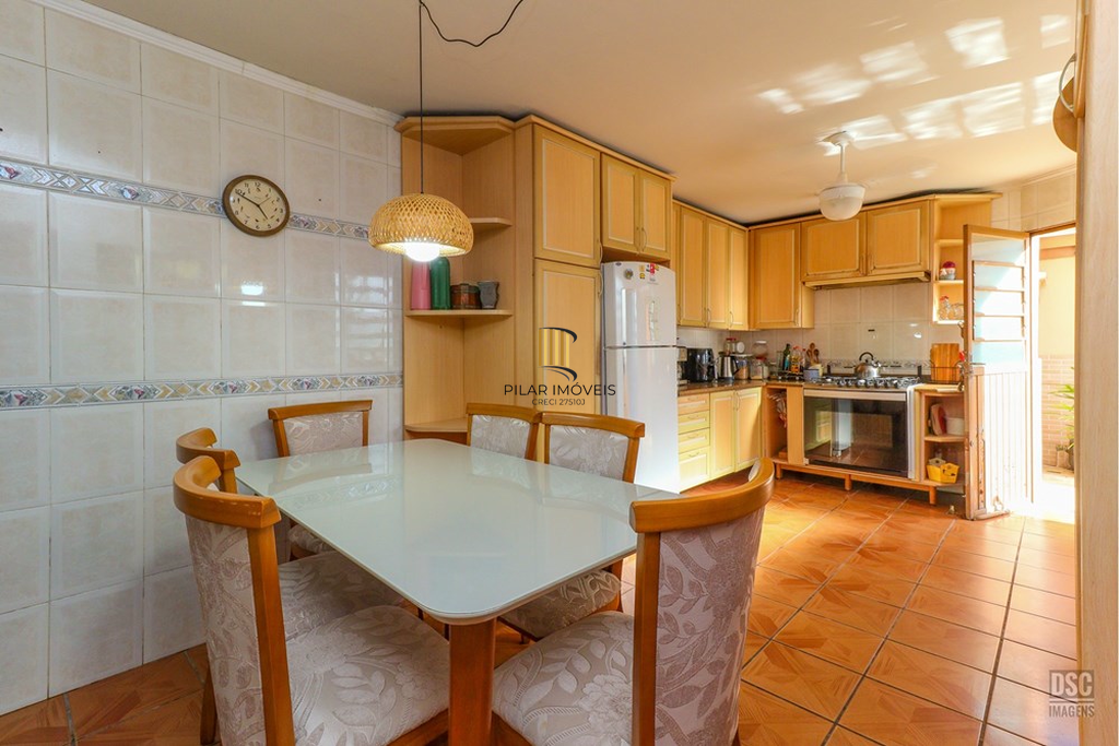 Casa 6 dormitórios no bairro Rubem Berta