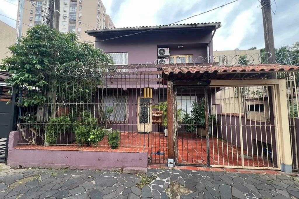 Casa 5 dormitórios no bairro Partenon