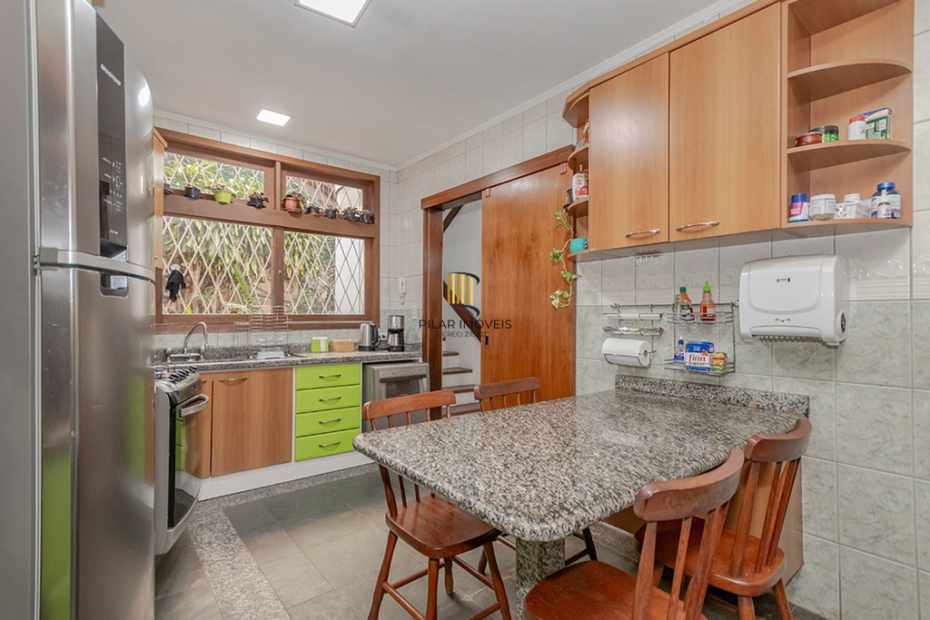 Casa 4 dormitórios no bairro Passo da Areia