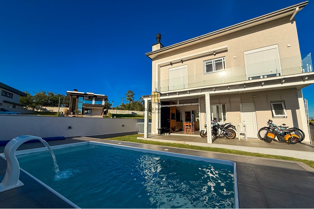Casa de Condomínio 3 dormitórios no bairro Sanga Funda