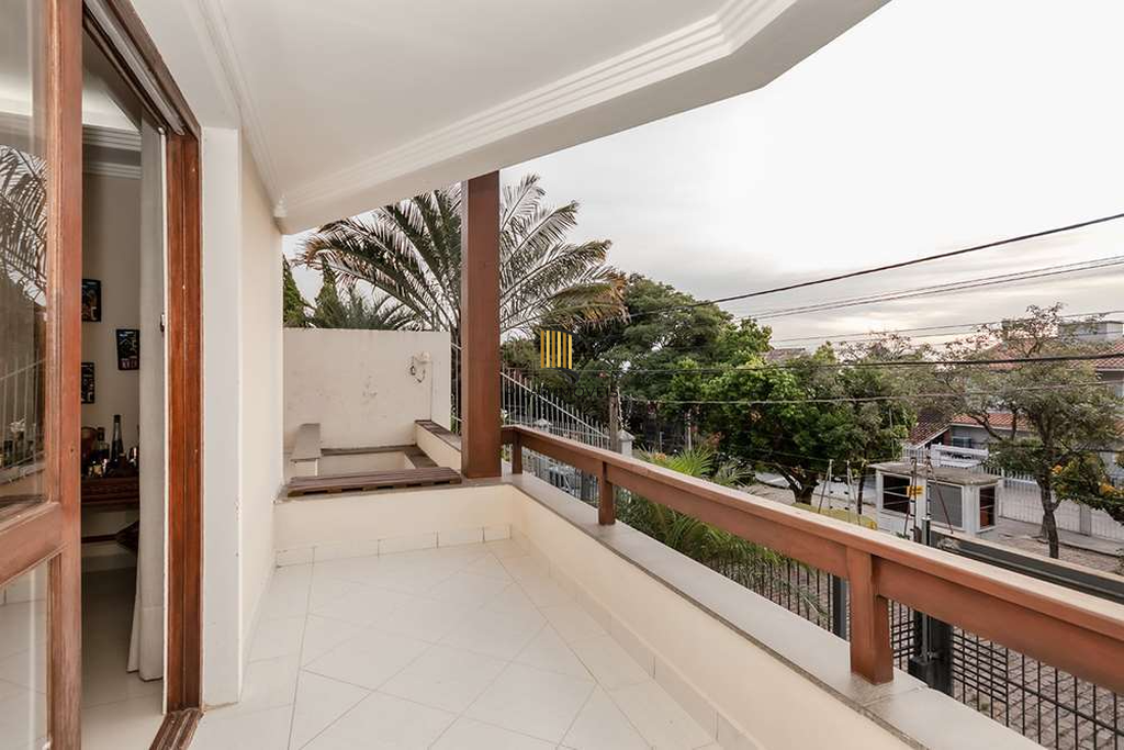 Casa 3 dormitórios no bairro Nonoai