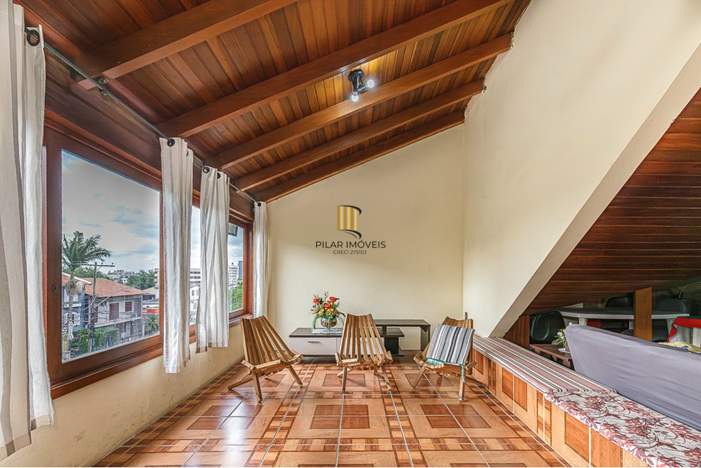 Casa 5 dormitórios no bairro Vila Ipiranga