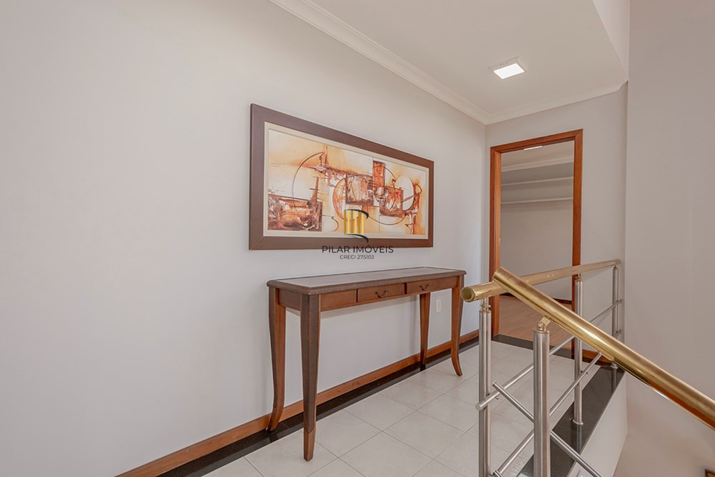 Casa 6 dormitórios no bairro Vila Jardim