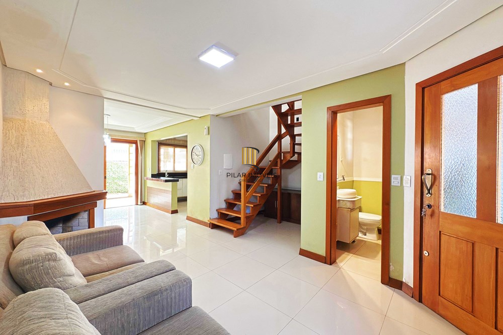 Casa 3 dormitórios no bairro Hípica