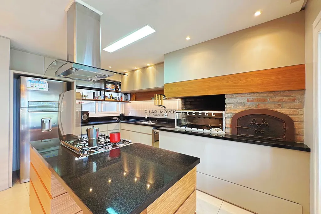 Casa 3 dormitórios no bairro Hípica