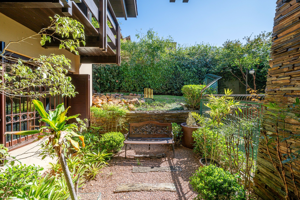 Casa de Condomínio 3 dormitórios no bairro Cavalhada