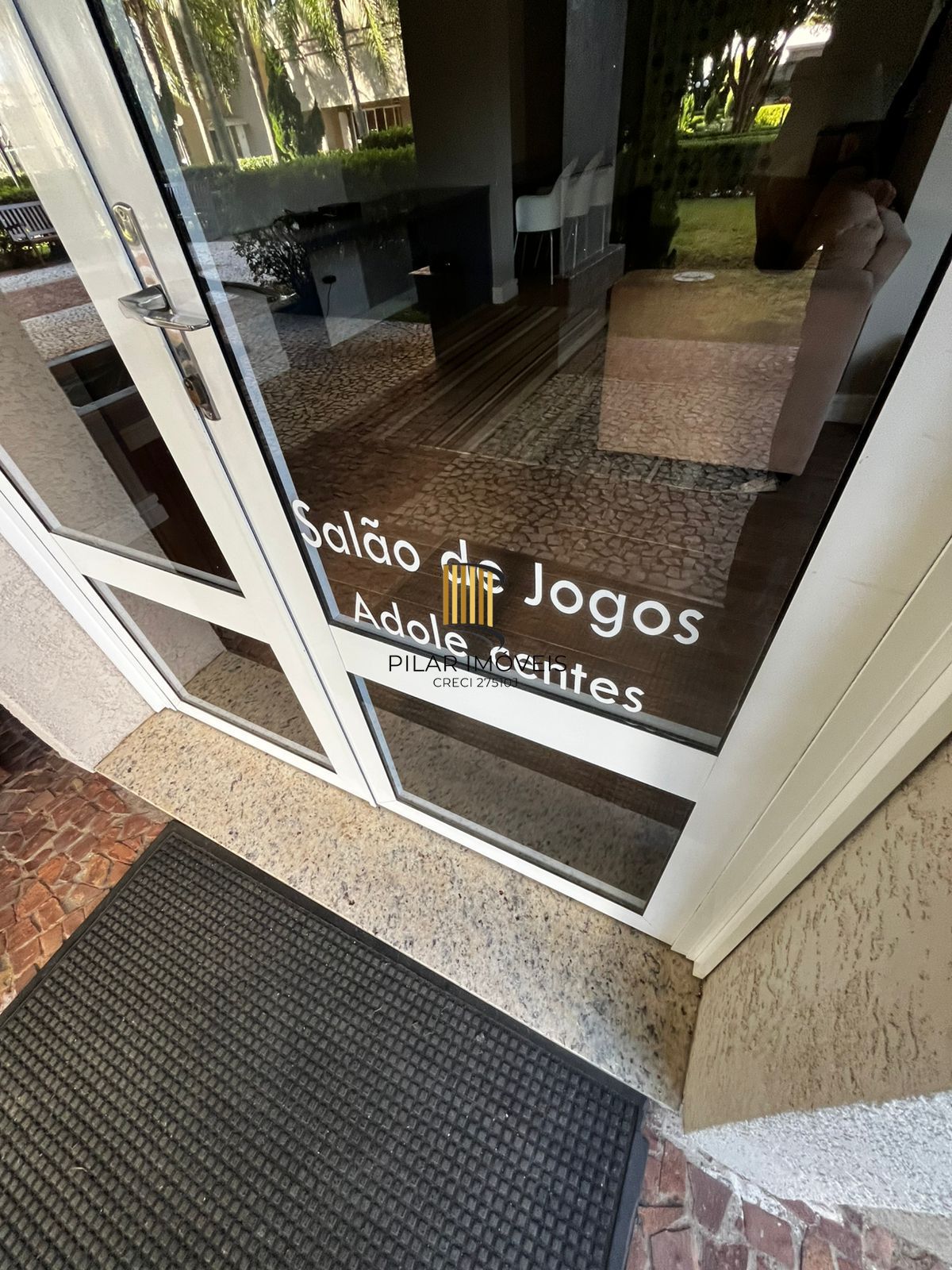 Lindo apto no Jardim Europa, 10º andar, sol e vista, mobiliado, 02 vagas fixas