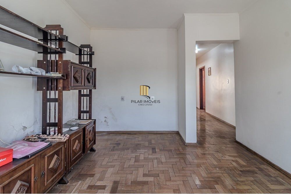 Casa 6 dormitórios no bairro Passo da Areia