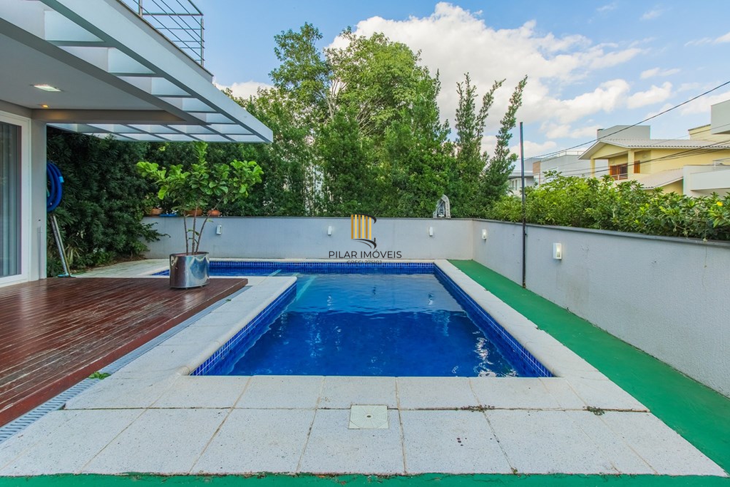 Casa 4 dormitórios no bairro Igara