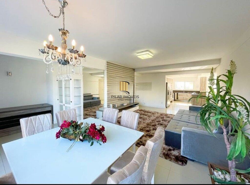 Apartamento 4 dormitórios no bairro Centro