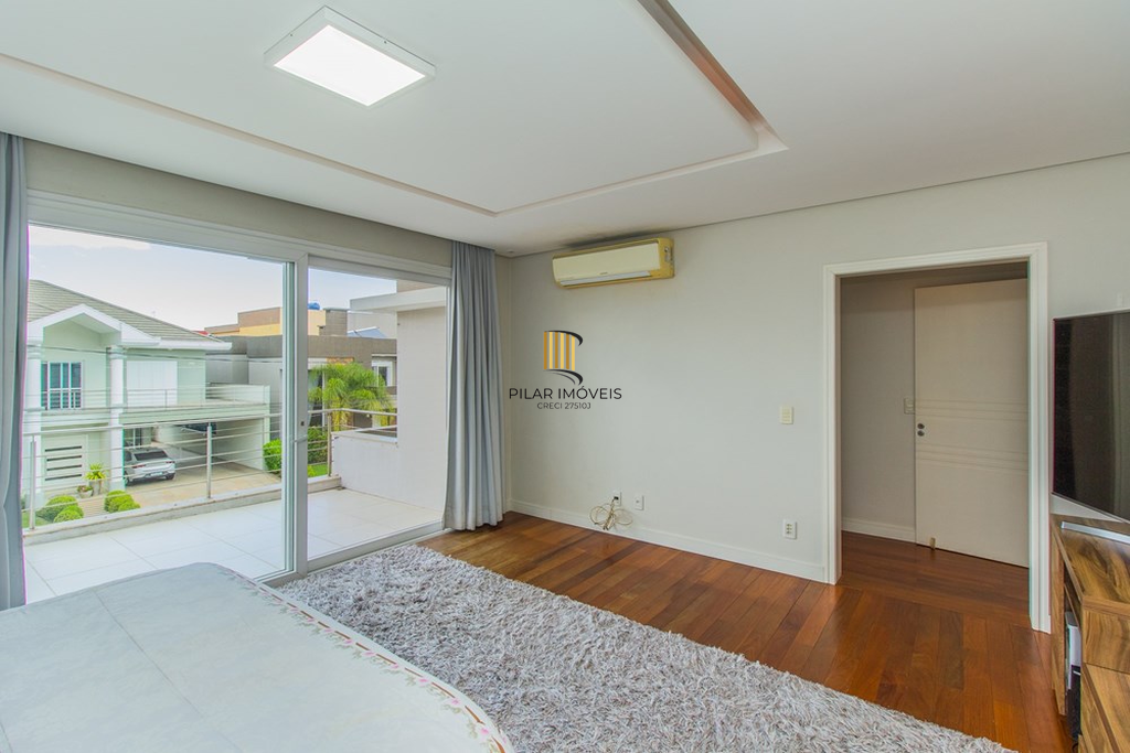 Casa 4 dormitórios no bairro Igara