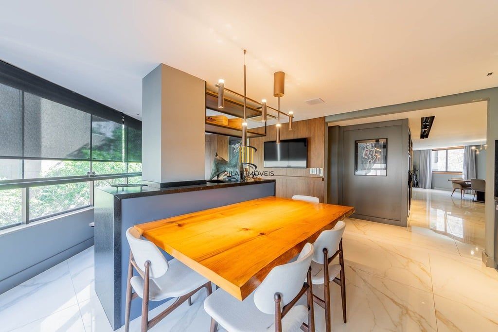 Apartamento 4 dormitórios no bairro Moinhos de Vento