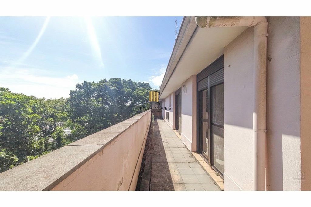 Casa 8 dormitórios no bairro Glória