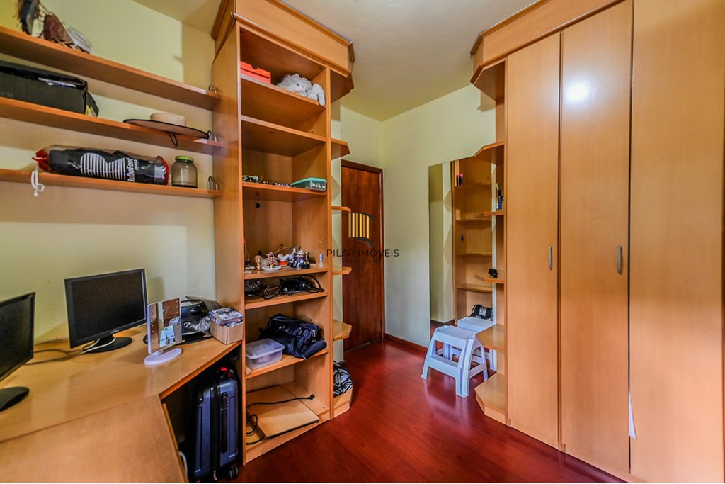 Casa 4 dormitórios no bairro Cascata