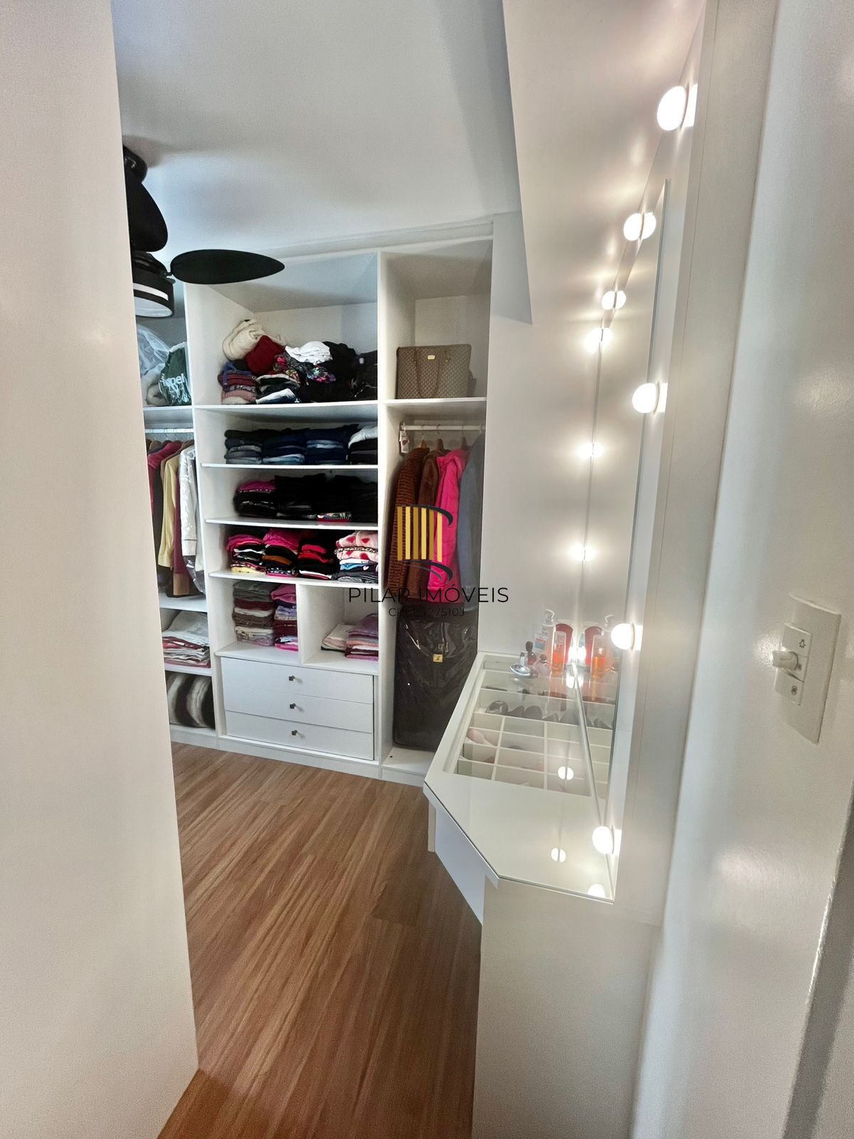 03 dorm, transformados em 02, Passo da Areia, 58 m², reformado, semi mobiliado