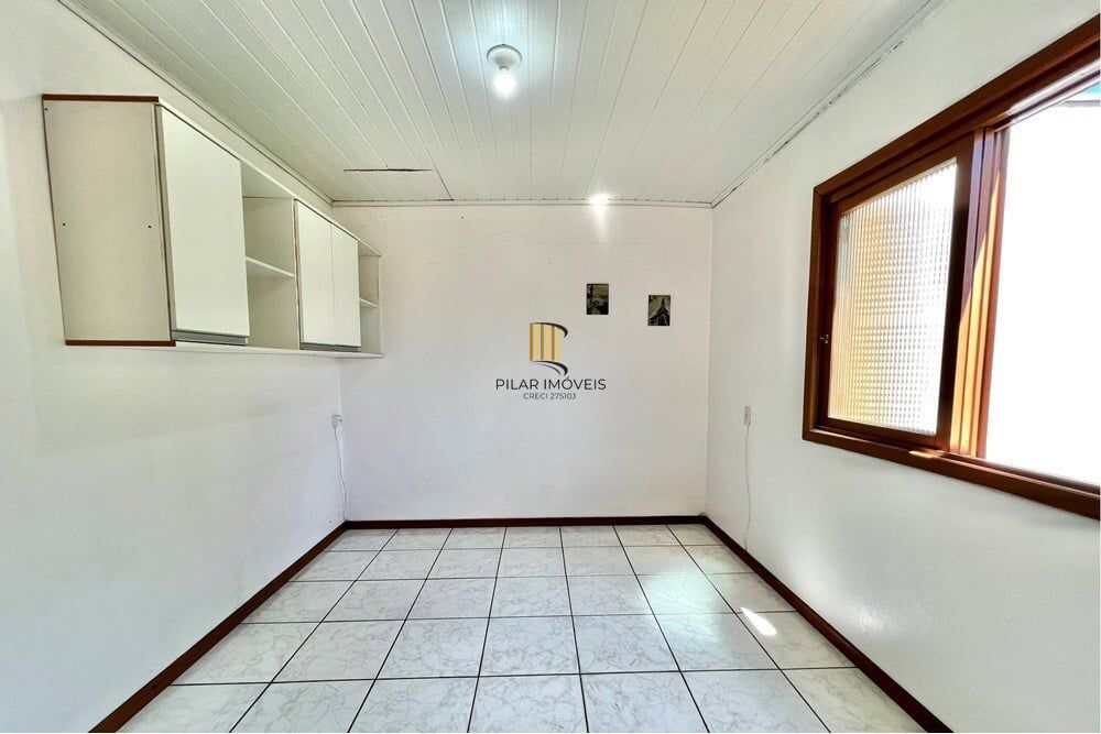 Casa 5 dormitórios no bairro Igara
