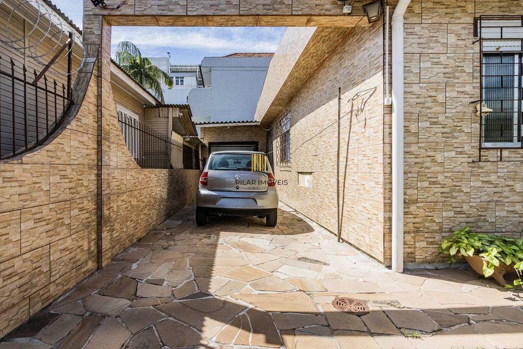 Casa 3 dormitórios no bairro Santa Maria Goretti