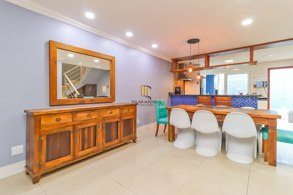Casa 3 dormitórios no bairro Hípica