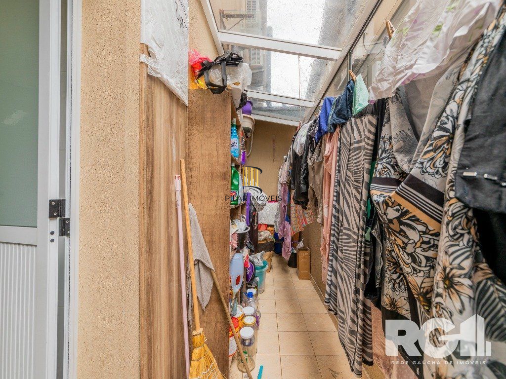 Casa de Condomínio 4 dormitórios no bairro Jardim Carvalho