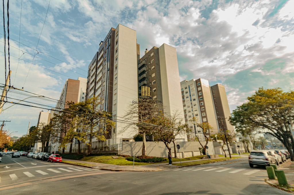 Apartamento 4 dormitórios no bairro Menino Deus