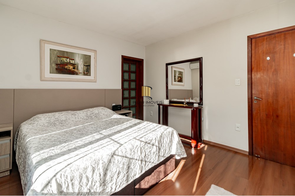 Casa 4 dormitórios no bairro Jardim Planalto