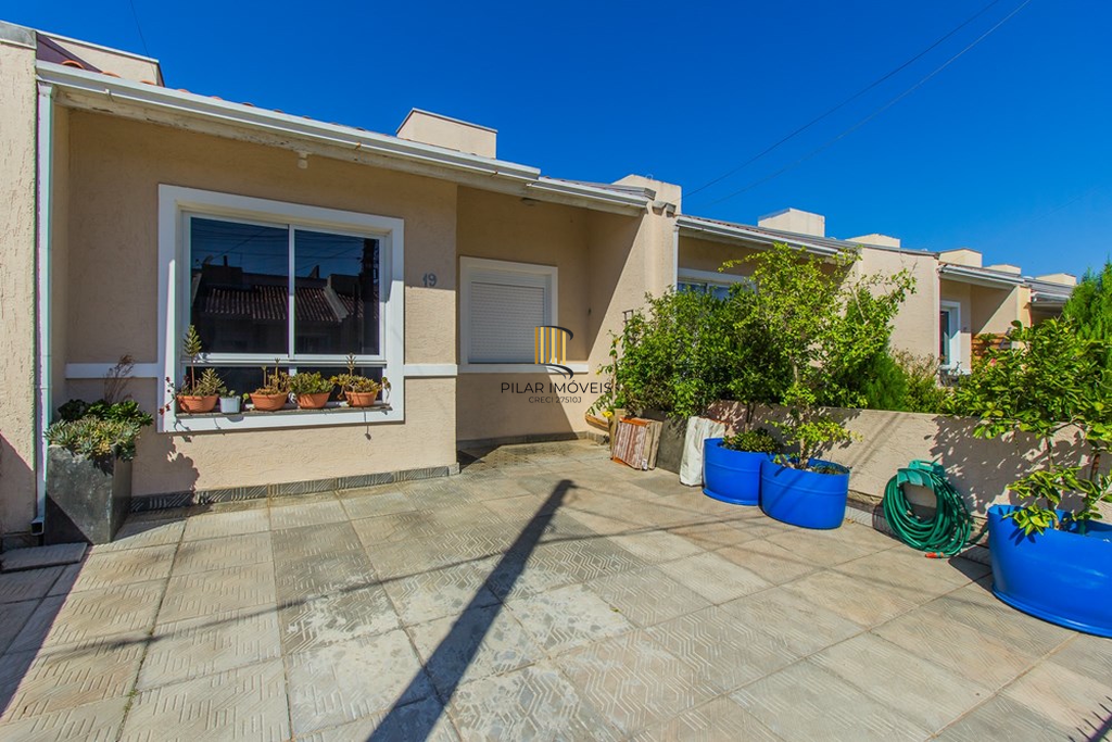 Casa de Condomínio 3 dormitórios no bairro Olaria