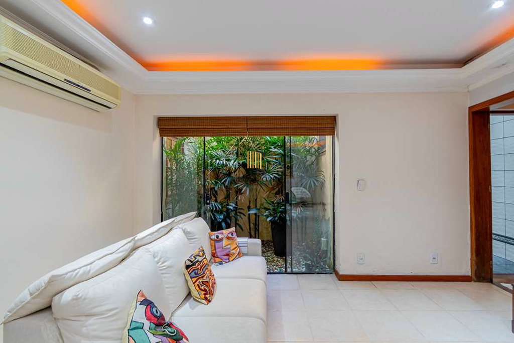 Casa 6 dormitórios no bairro Tristeza