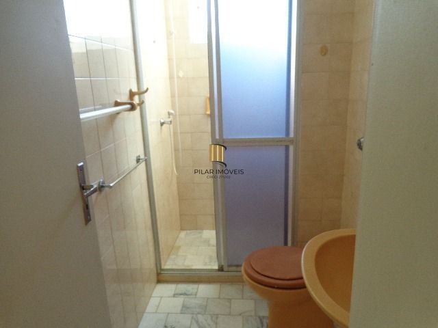 01 dormitório com 50 m2, prédio com elevador