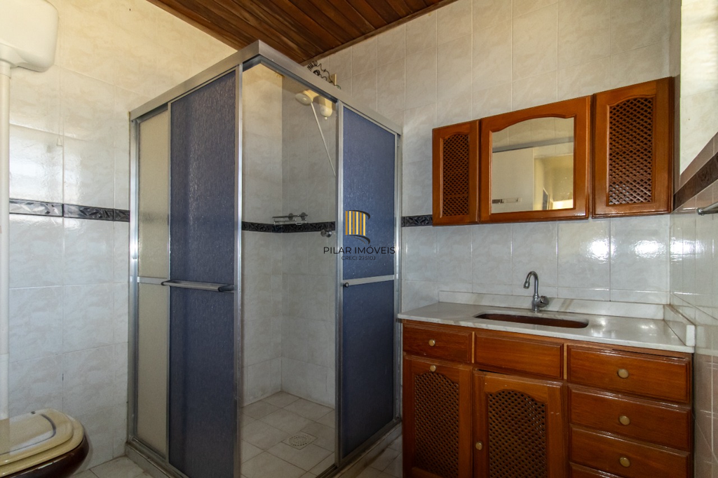 Casa 5 dormitórios no bairro Partenon