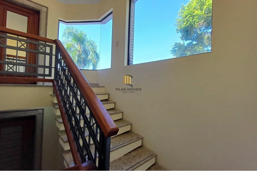 Casa 4 dormitórios no bairro Partenon