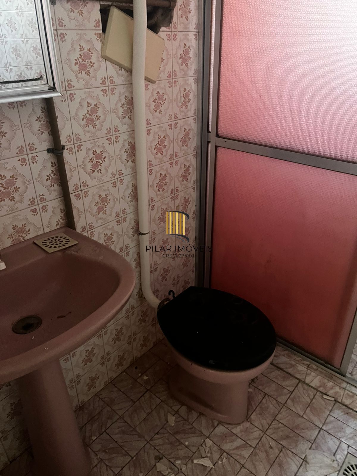Casa no Passo da Areia, precisa reformas, terreno de 270 m²
