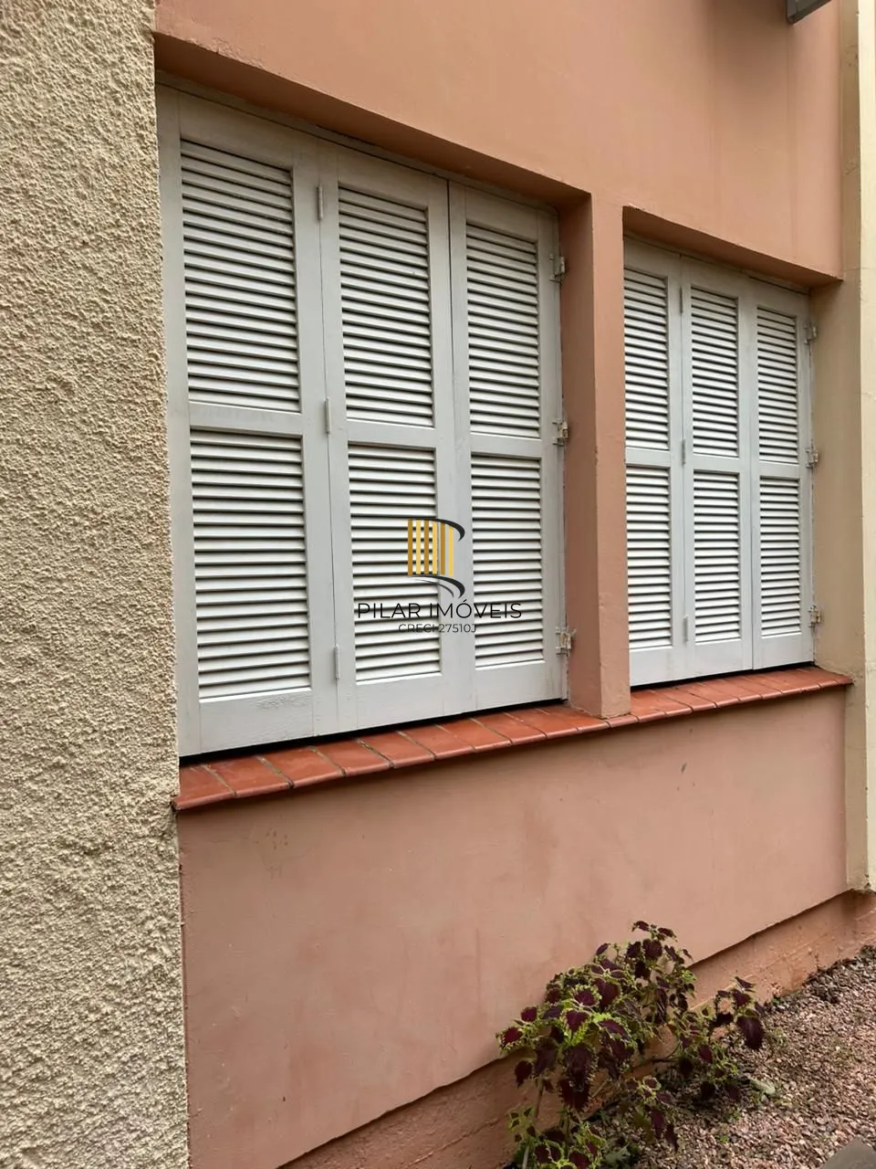 Apto 02 dorm, 60 m2, térreo, no Bairro São João, próximo a Assis Brasil