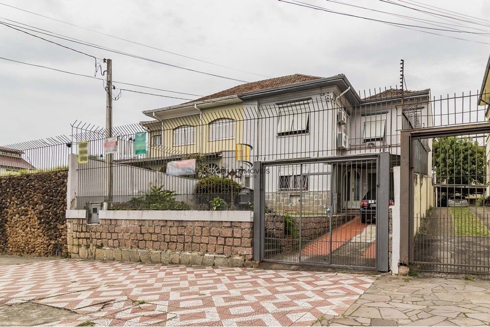 Casa 3 dormitórios no bairro Santana