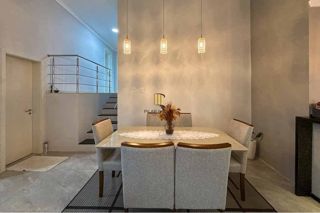 Casa 5 dormitórios no bairro Igara