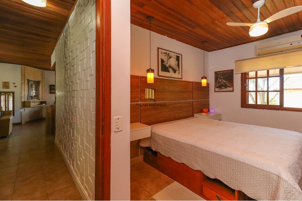 Casa 2 dormitórios no bairro Hípica