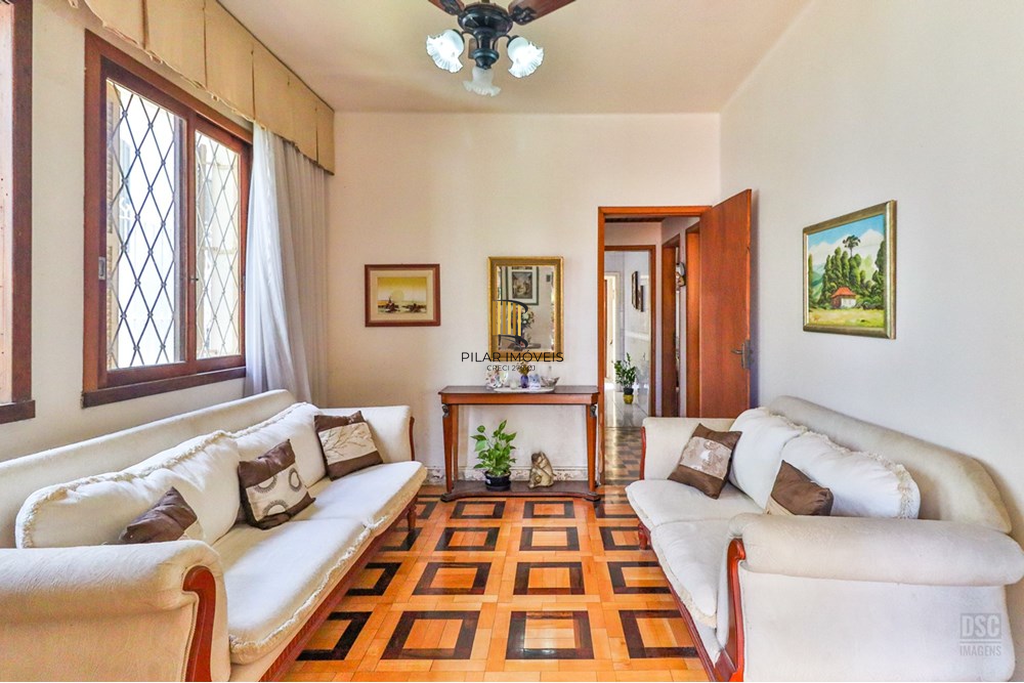 Casa 6 dormitórios no bairro Teresópolis