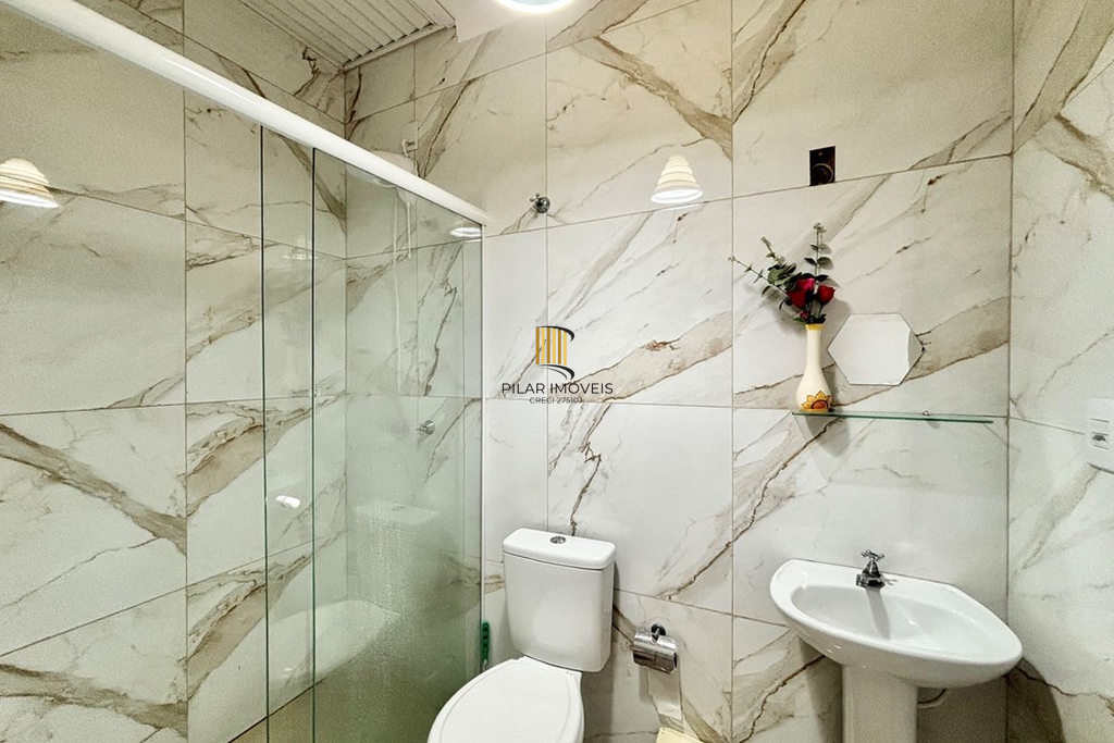 Casa 3 dormitórios no bairro Igara