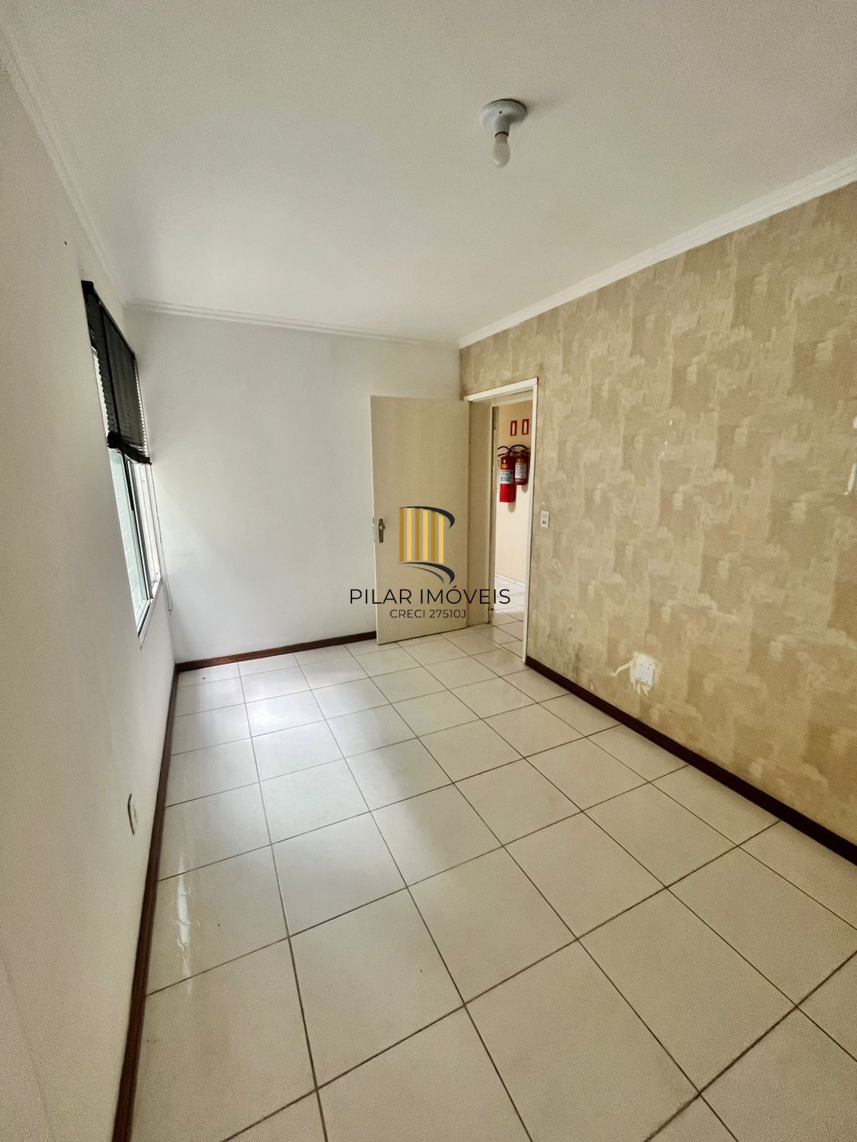 Apto 01 dorm com vaga no Cristo Redentor, 43 m2, 01 lance de escada