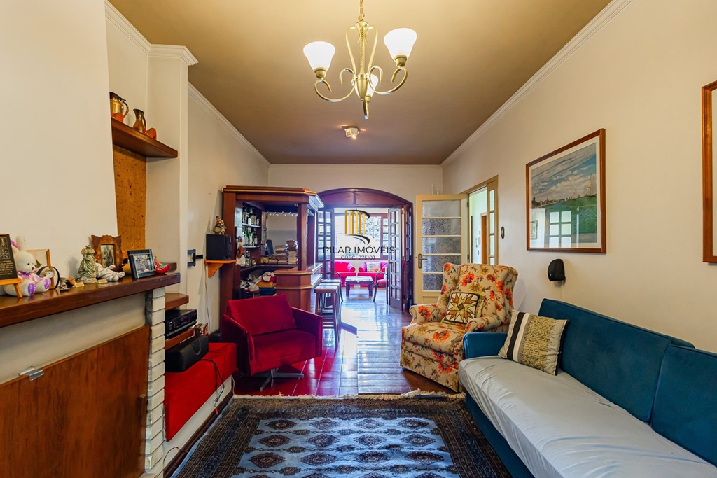 Casa 5 dormitórios no bairro Petrópolis