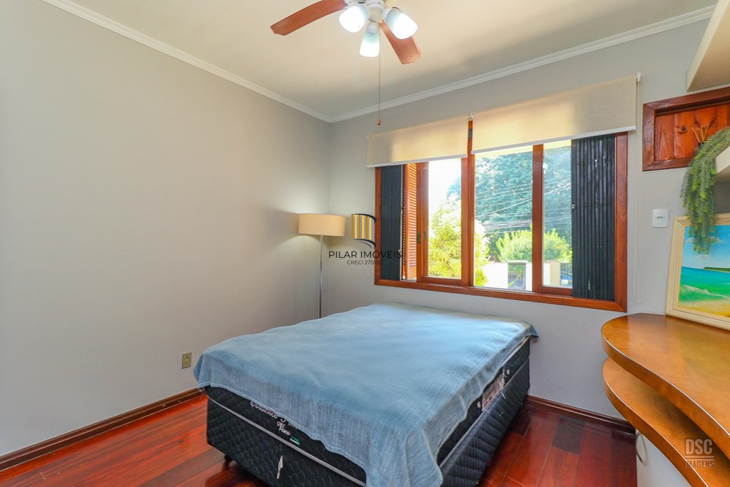 Casa 4 dormitórios no bairro Ipanema