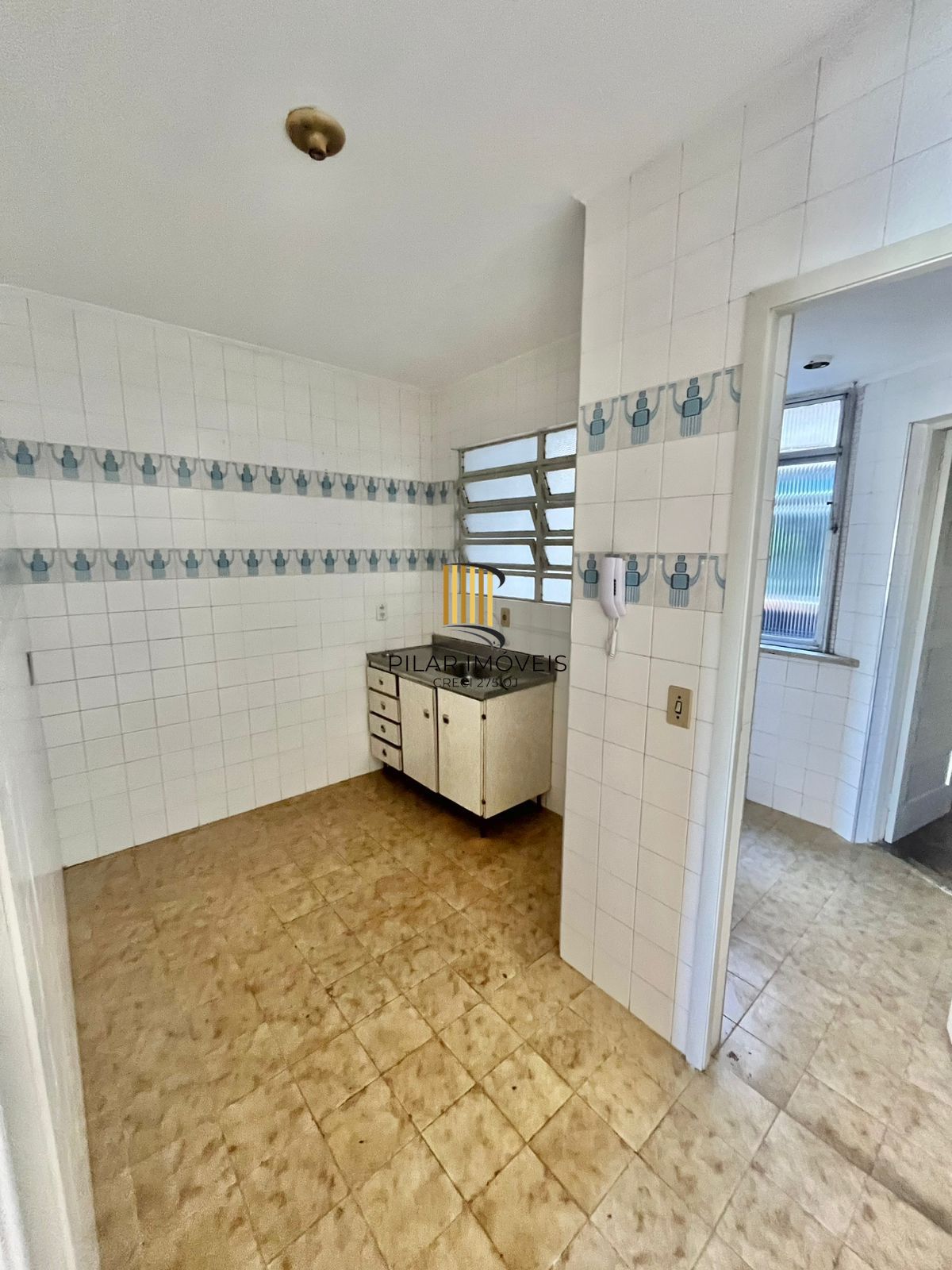 02 dorm, 73 m², sol da tarde, com vaga, dep e banho aux, no Passo da Areia