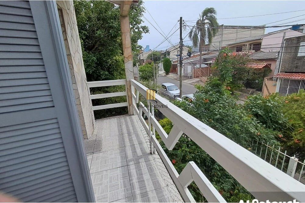 Casa 3 dormitórios no bairro Jardim Algarve