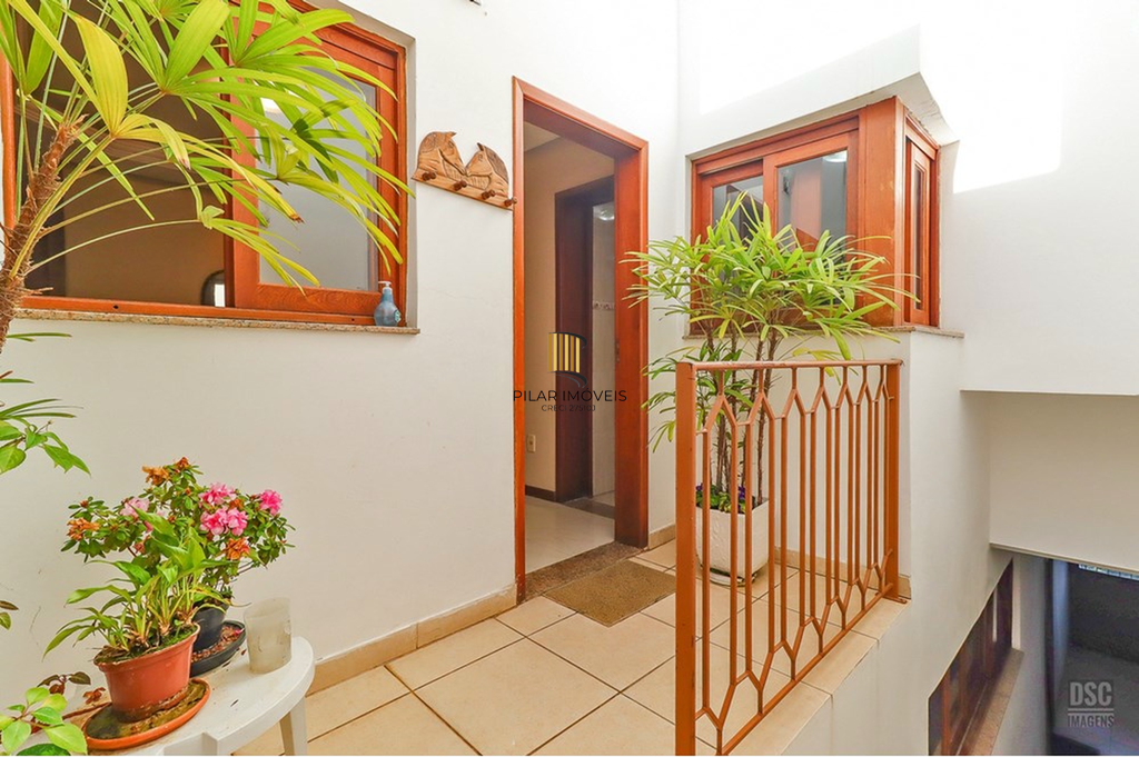 Casa 5 dormitórios no bairro Ipanema