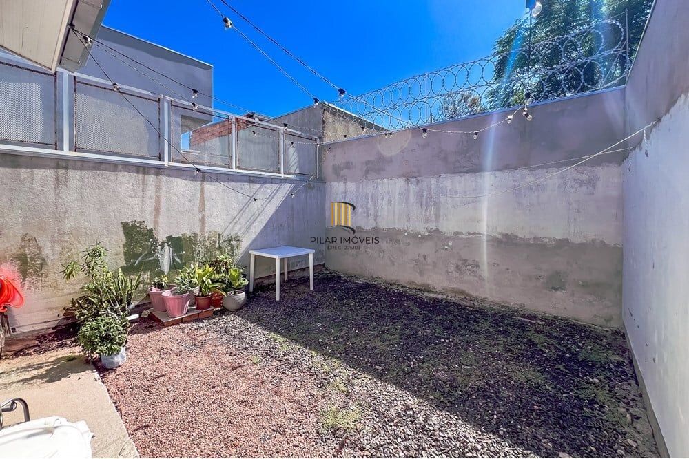 Casa 2 dormitórios no bairro Olaria