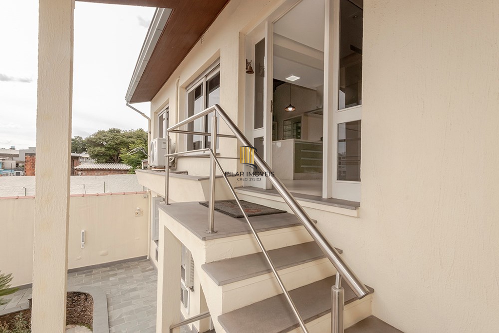 Casa 6 dormitórios no bairro Vila Jardim