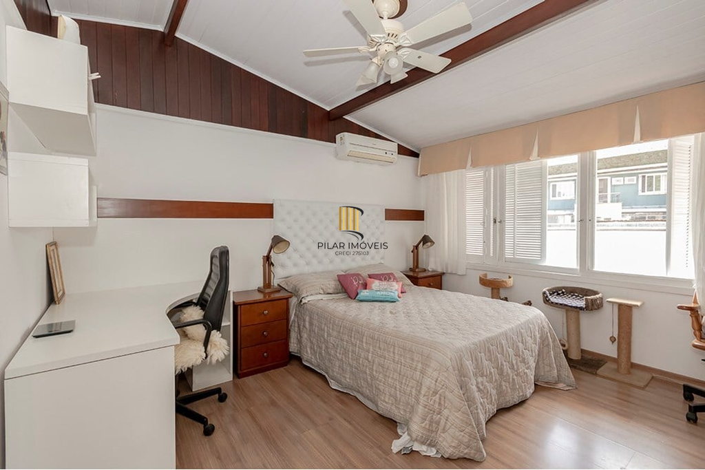 Casa 4 dormitórios no bairro Ipanema
