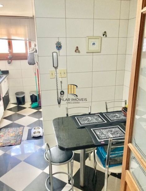 Excelente cobertura, 03 dorm com suite, churrasqueira, piscina e vista.