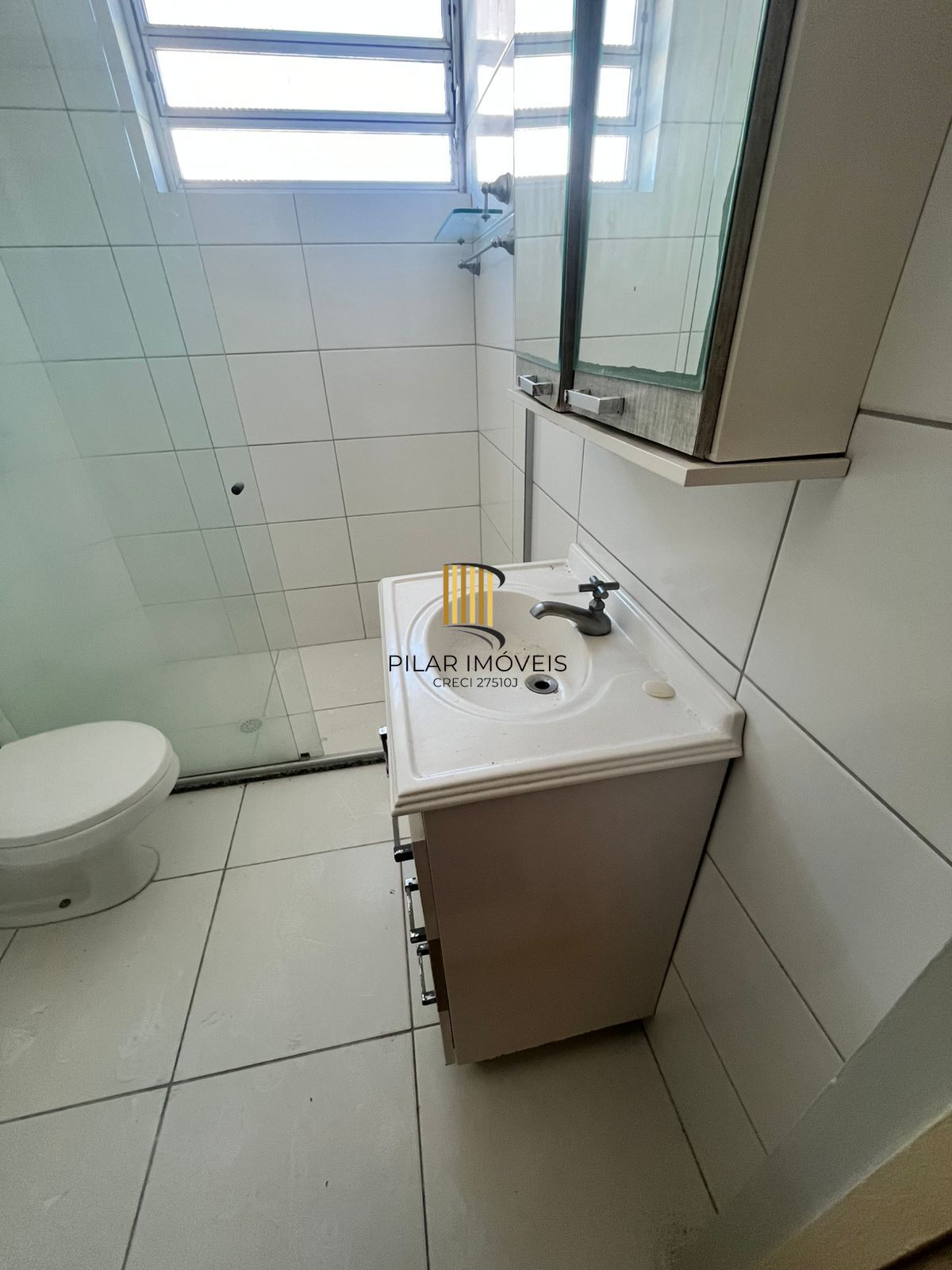 02 dorm, 73 m², sol da tarde, com vaga, dep e banho aux, no Passo da Areia