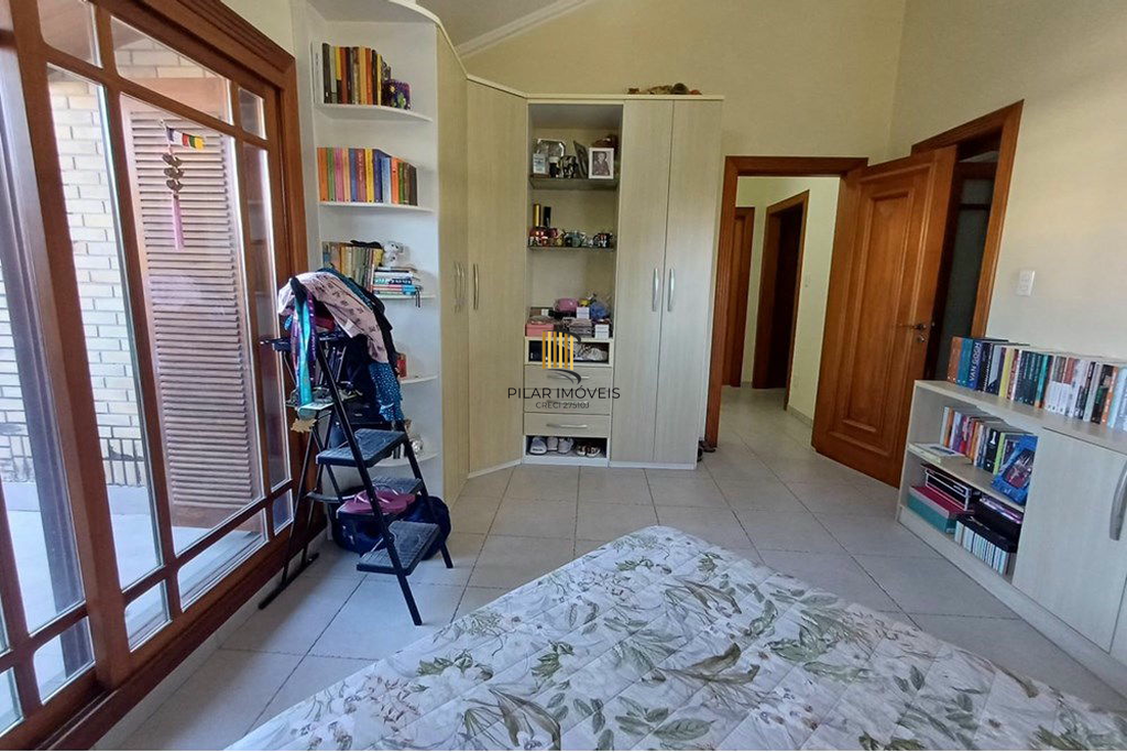 Casa 4 dormitórios no bairro Partenon